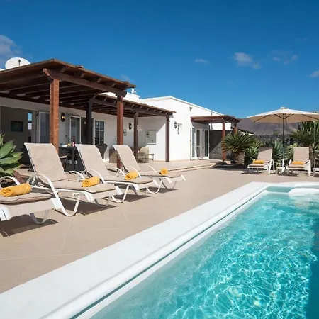 Casa Lirio Willa
